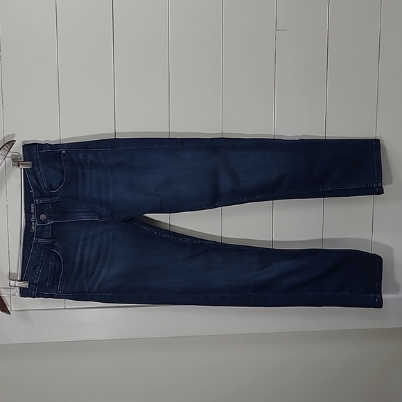 Calvin Klein Women's sz 6 Slim Mid Rise Boyfriend Fit Denim Jeans - Picture 2 of 11